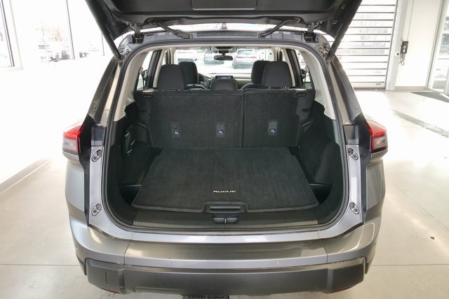 Used 2025 Nissan Rogue SV image 13