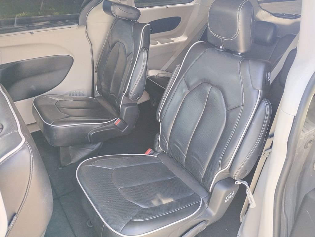 Used 2023 Chrysler Pacifica Limited FWD image 25