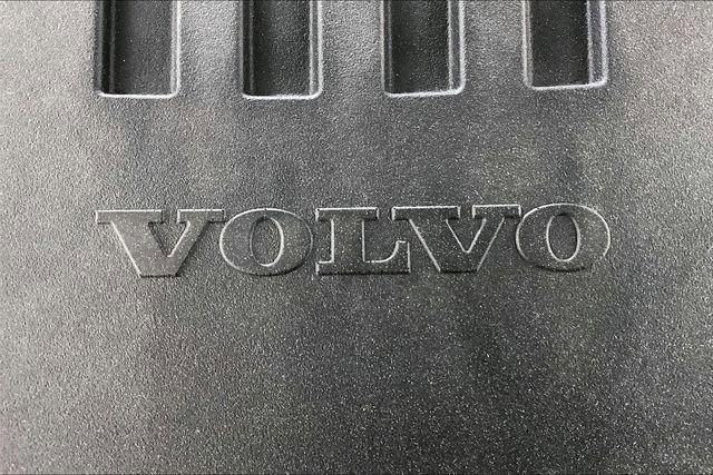 Used 2023 Volvo XC60 B5 Plus image 31