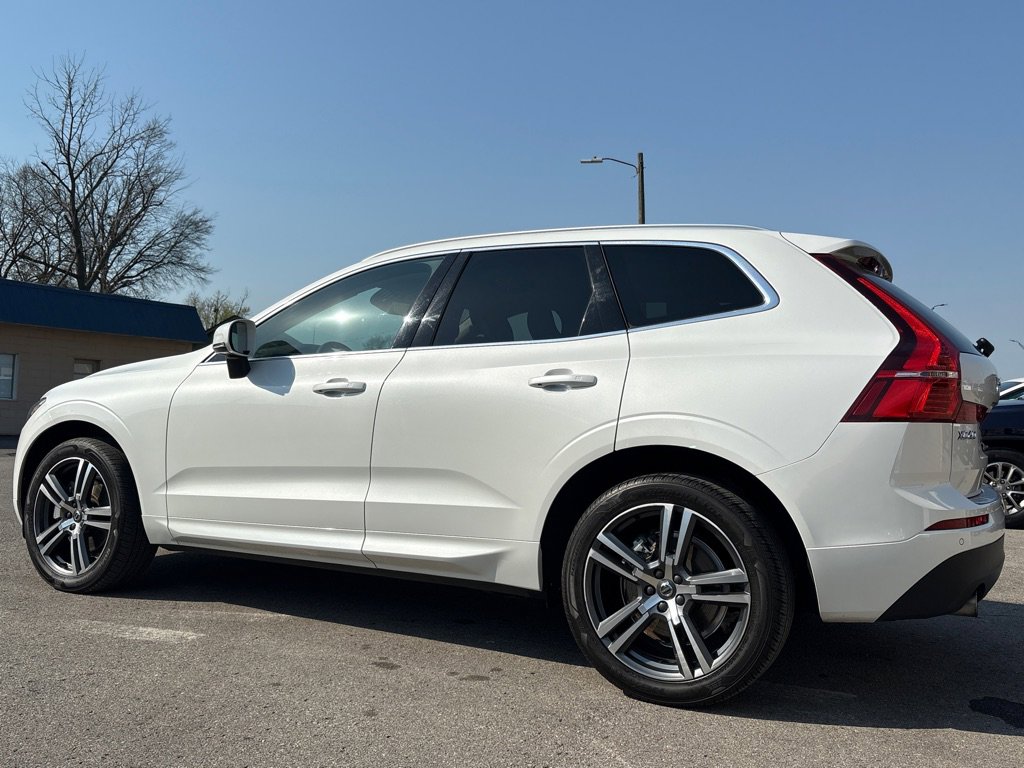 Used 2021 Volvo XC60 T6 Momentum image 4