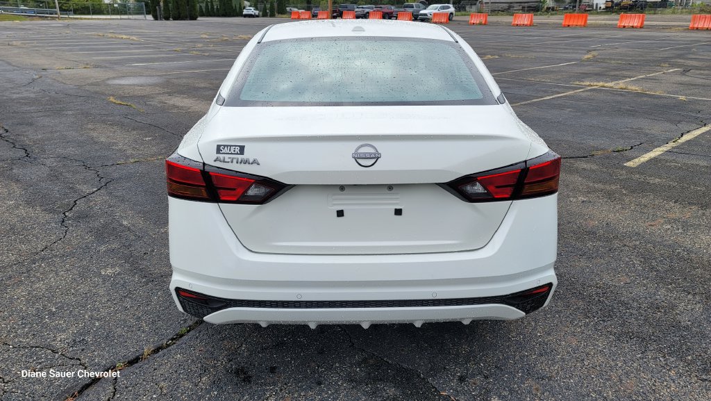 Used 2025 Nissan Altima 2.5 SV FWD image 10