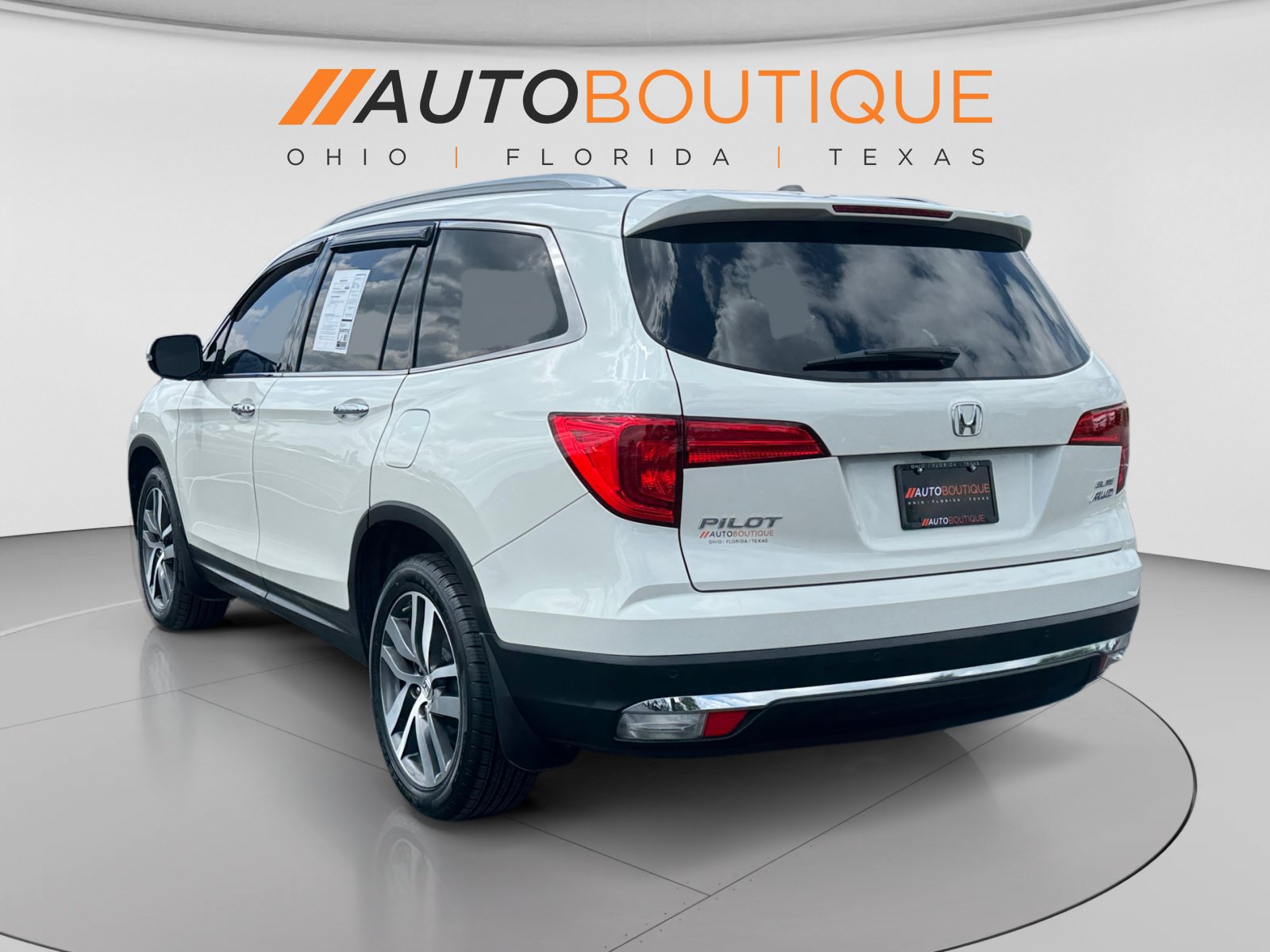 Used 2018 Honda Pilot Elite image 3