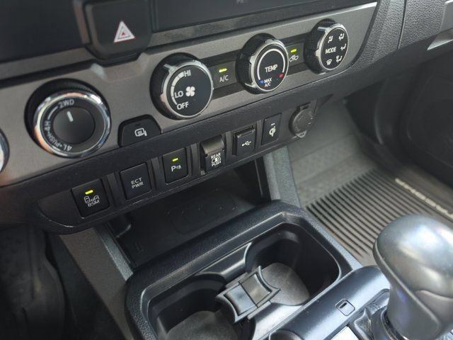 Used 2020 Toyota Tacoma TRD Off-Road w/ Technology Package AWD/4WD image 25