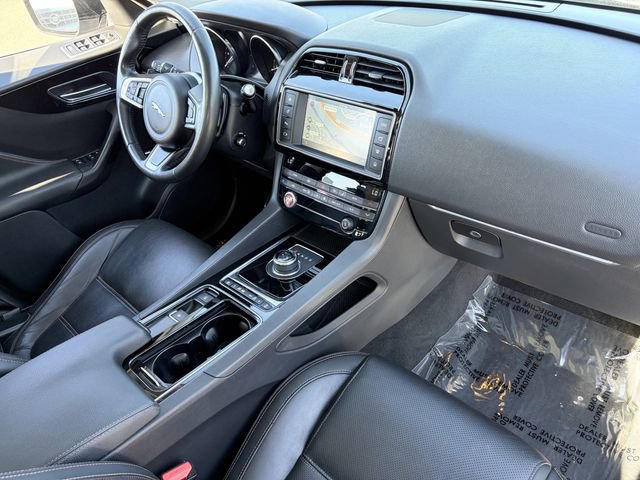 Used 2018 Jaguar F-PACE Prestige image 21