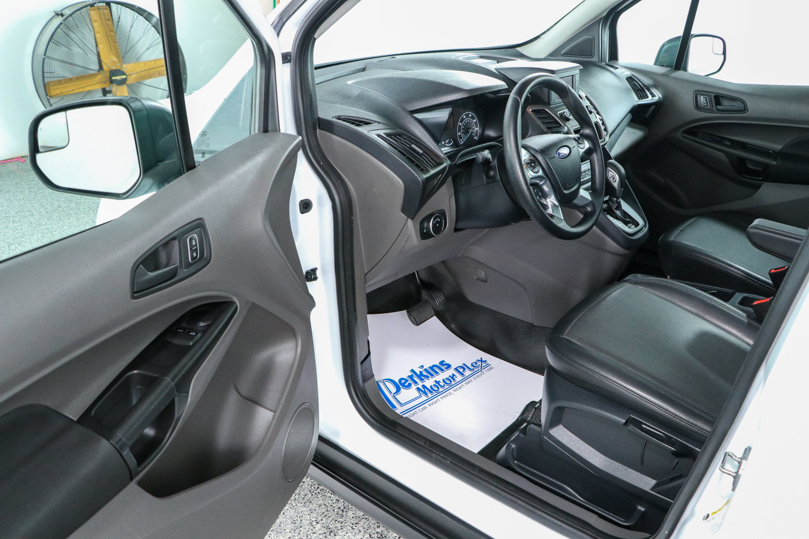 Used 2023 Ford Transit Connect XL FWD image 3