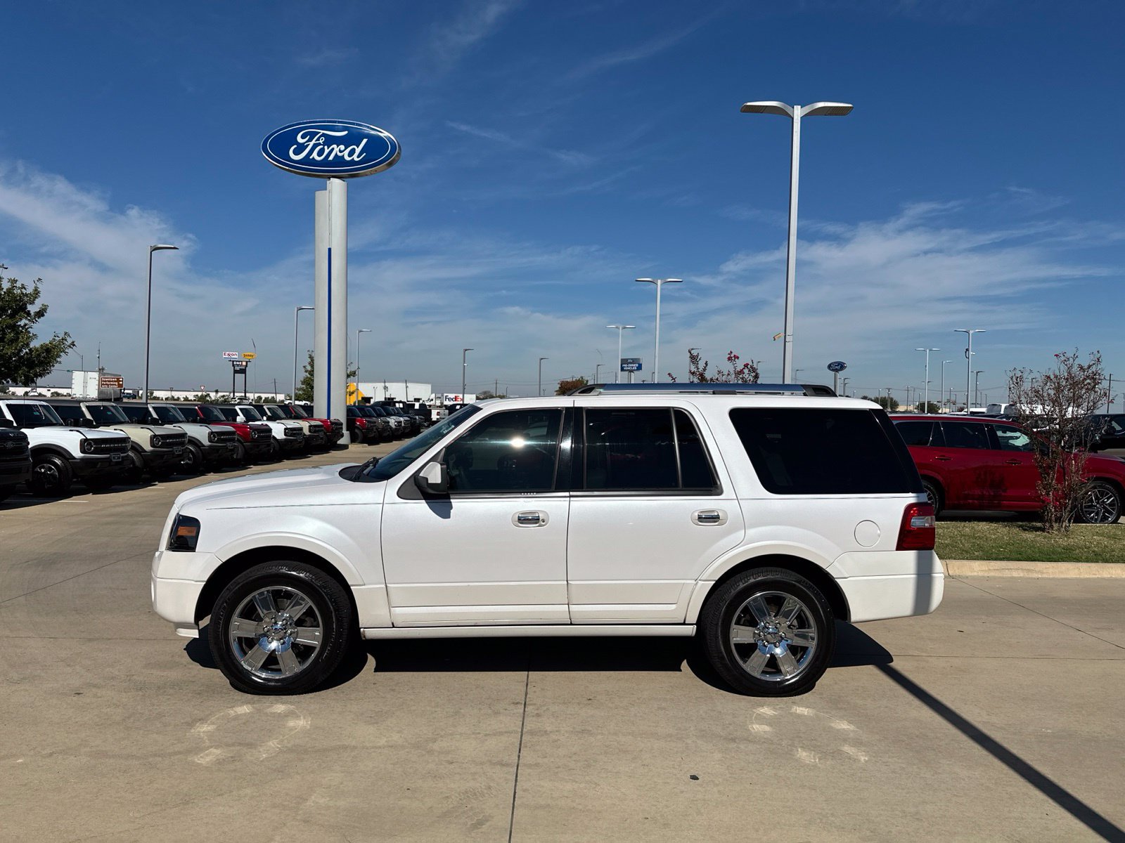 Used 2010 Ford Expedition Limited RWD image 2