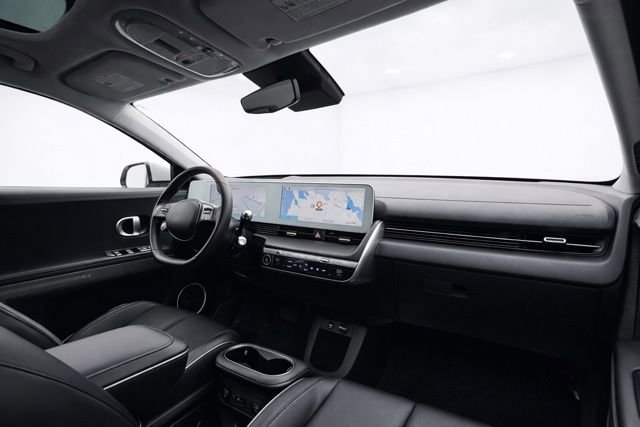 Used 2024 Hyundai Ioniq 5 Limited image 17