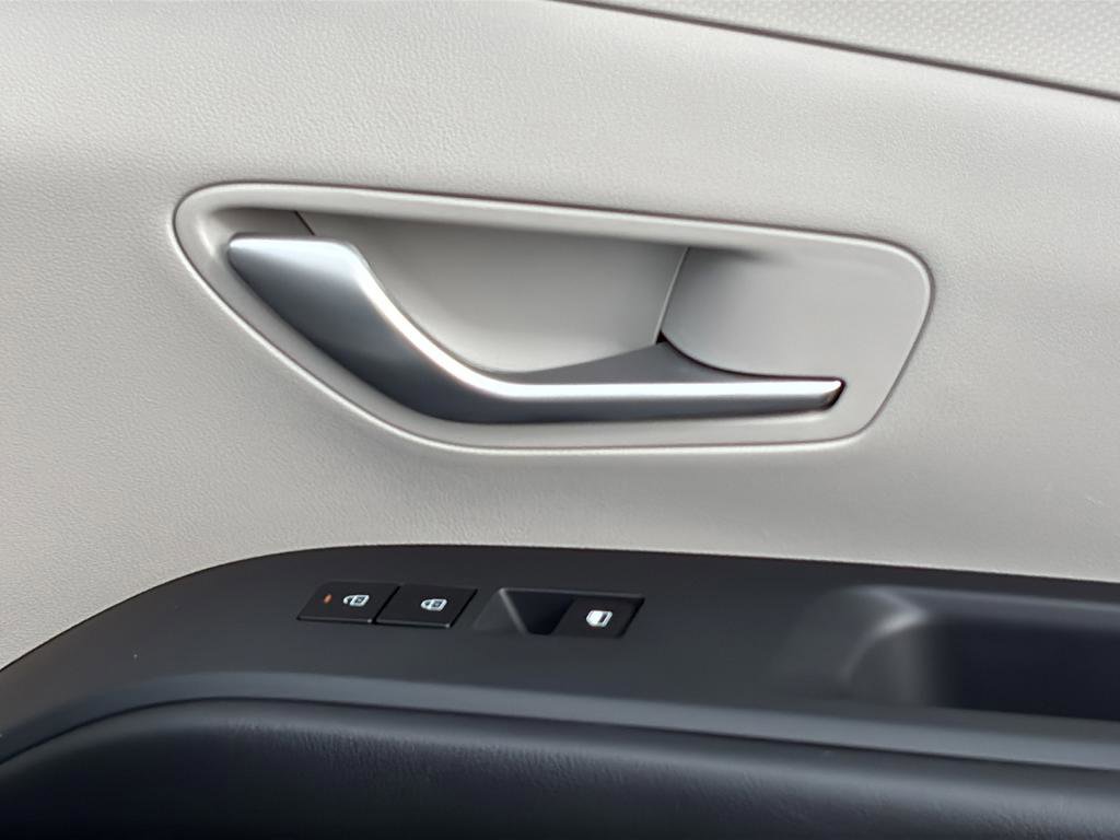 Certified 2025 Hyundai Tucson SE image 38