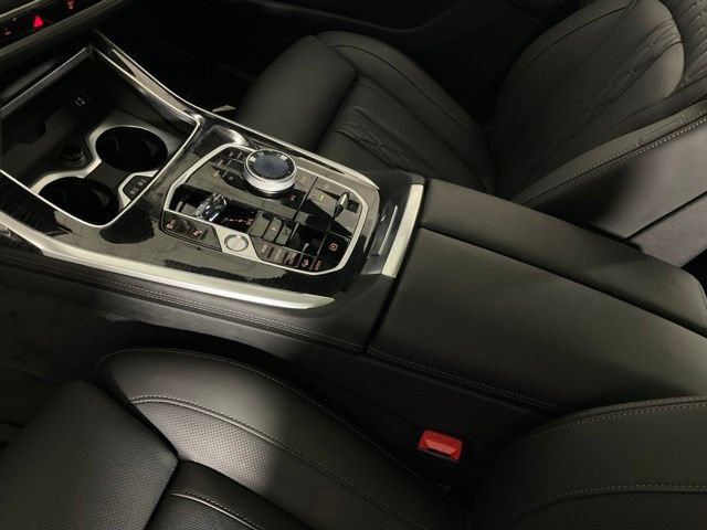 Certified 2025 BMW X7 M60i AWD/4WD image 17