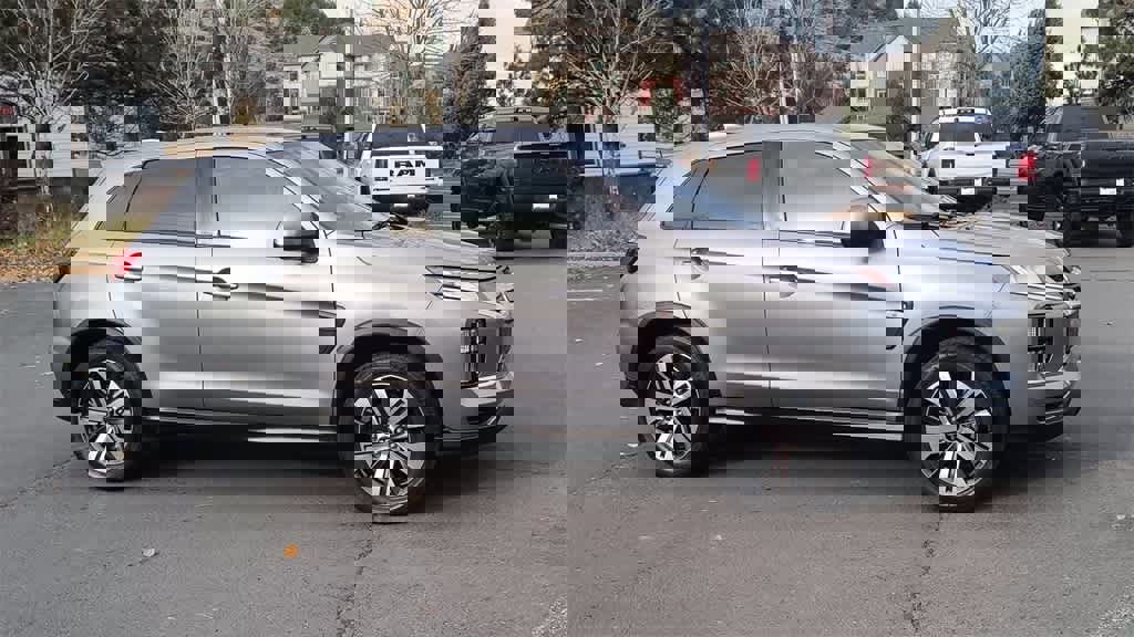 Used 2020 Mitsubishi Outlander Sport ES image 2