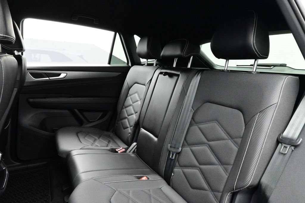 Used 2024 Volkswagen Atlas Cross Sport SE FWD image 13