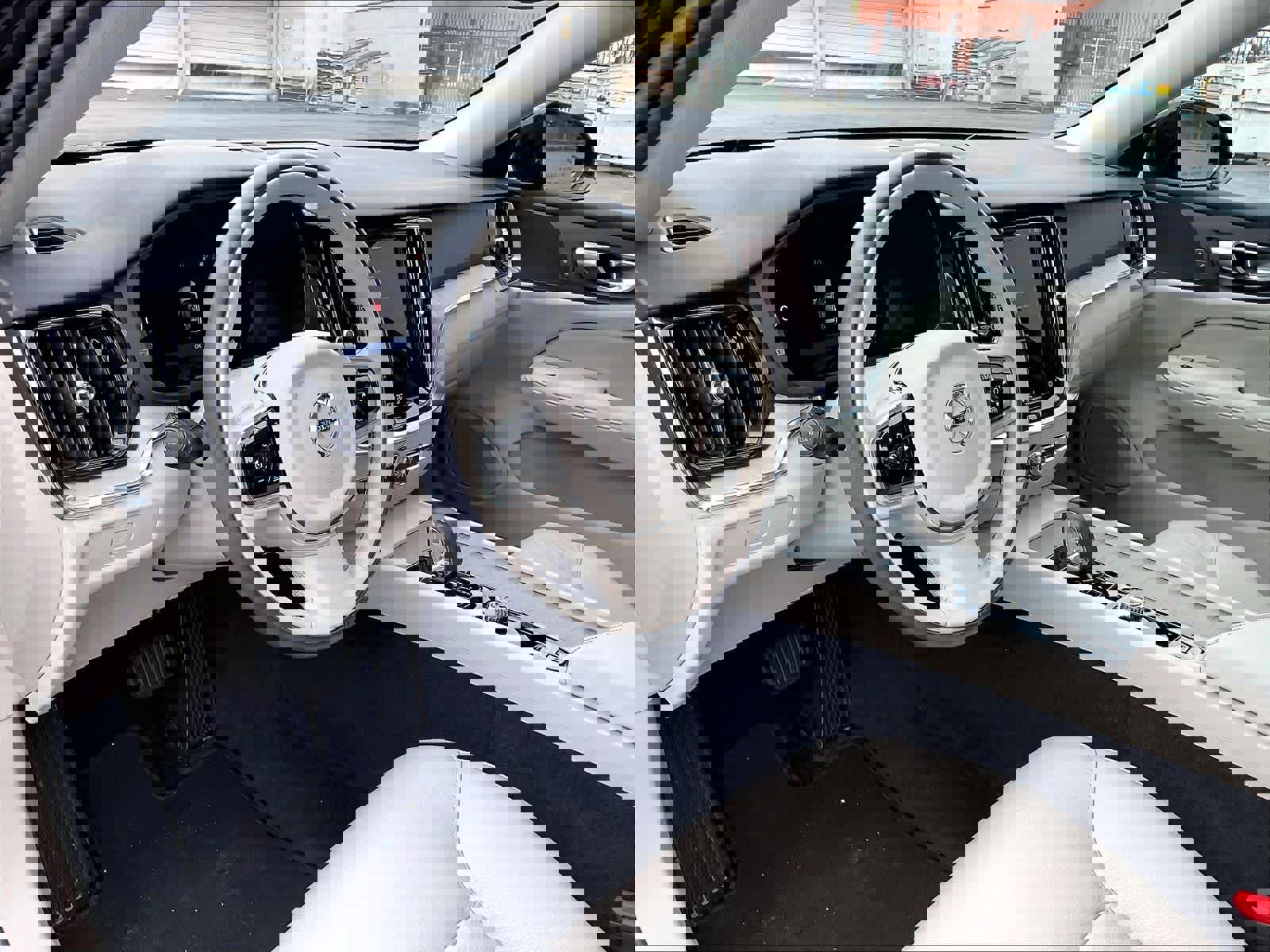 Used 2025 Volvo V60 B5 Cross Country Plus image 17