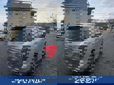 Used 2024 Ford Expedition XLT image 5