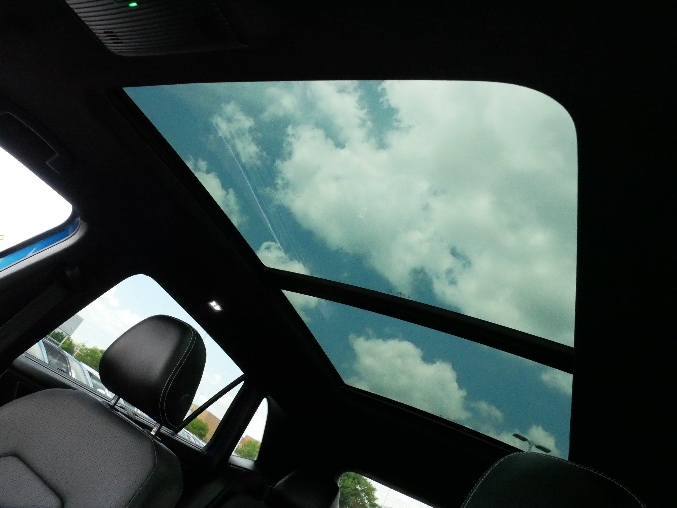 Certified 2024 Volkswagen Atlas Cross Sport SE w/ Panoramic Sunroof Package AWD/4WD image 34
