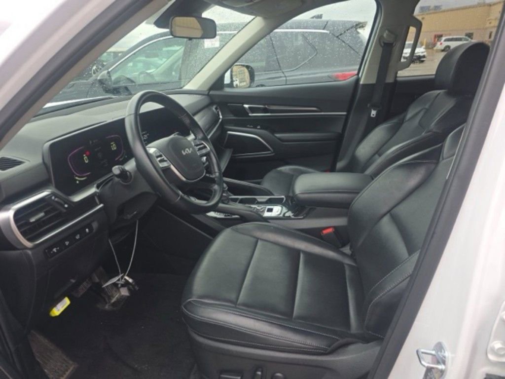 Used 2025 Kia Telluride S image 9