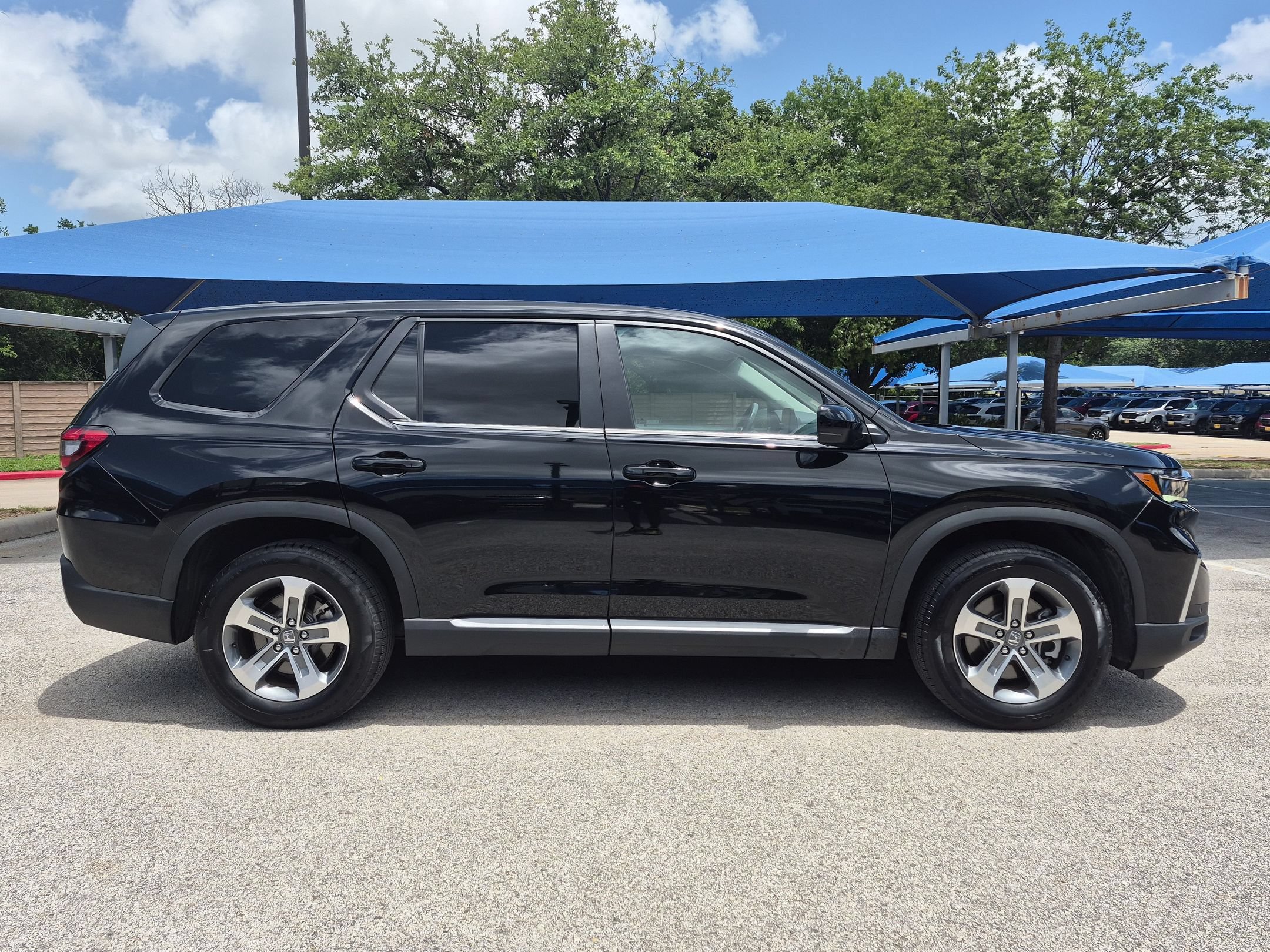 Used 2024 Honda Pilot EX-L image 2