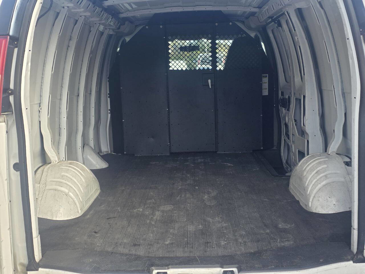 Used 2013 Chevrolet Express 1500 RWD image 7