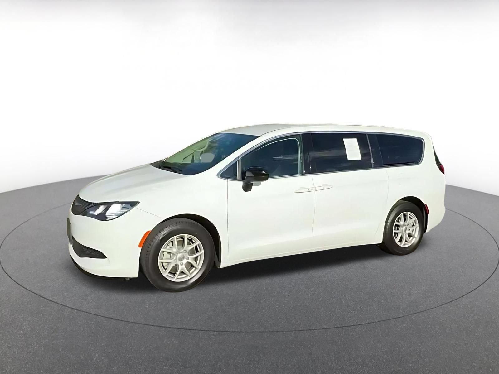Used 2024 Chrysler Voyager LX FWD image 6