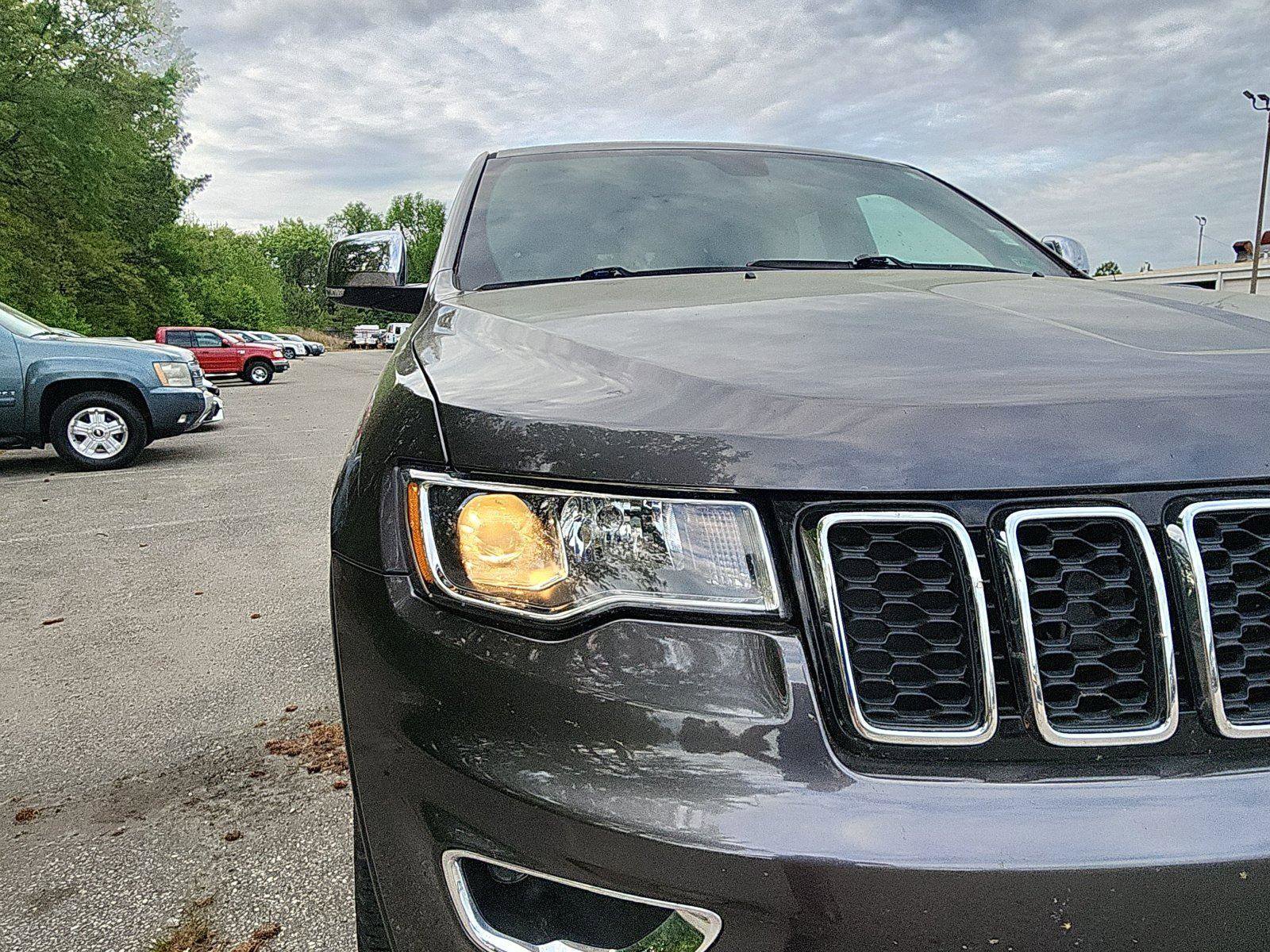 Used 2018 Jeep Grand Cherokee Limited image 9
