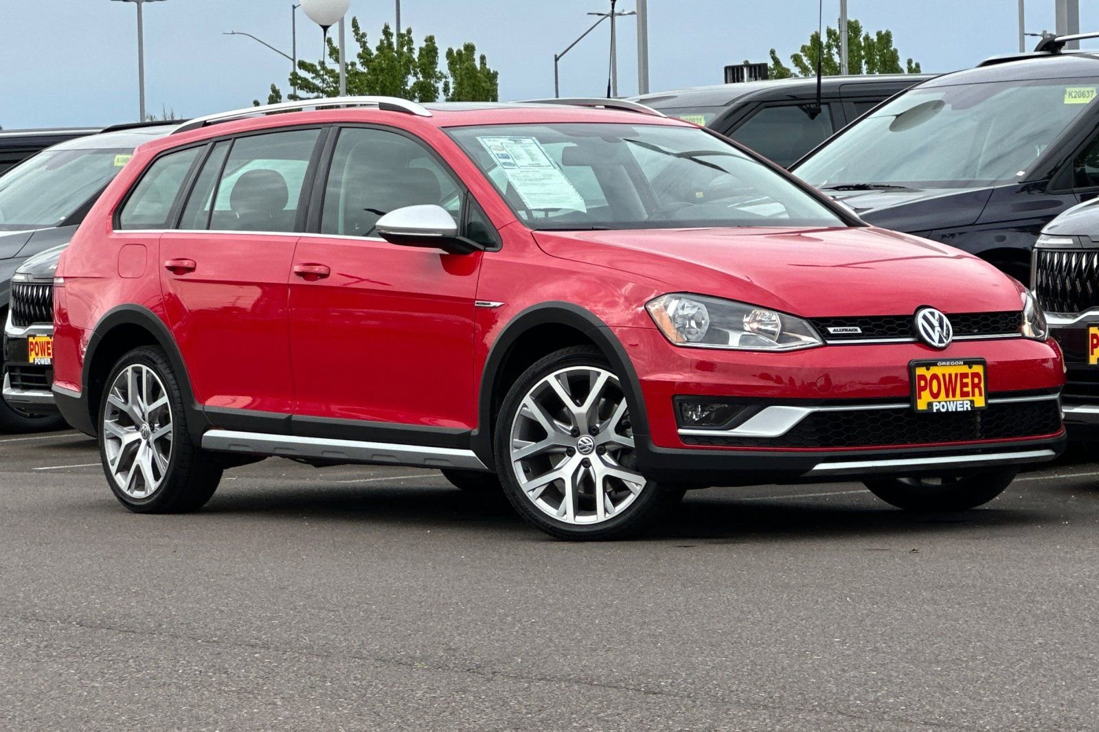Used 2017 Volkswagen Golf Alltrack S AWD/4WD image 2