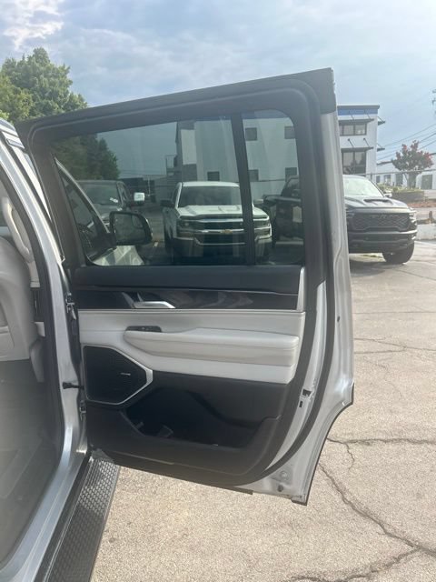 Used 2024 Jeep Wagoneer 4WD w/ Premium Group I image 26