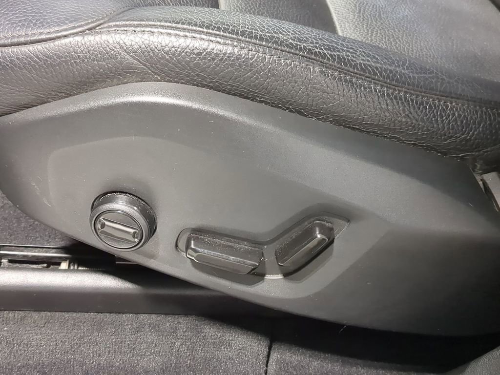Used 2020 Volvo XC60 T6 Momentum image 24