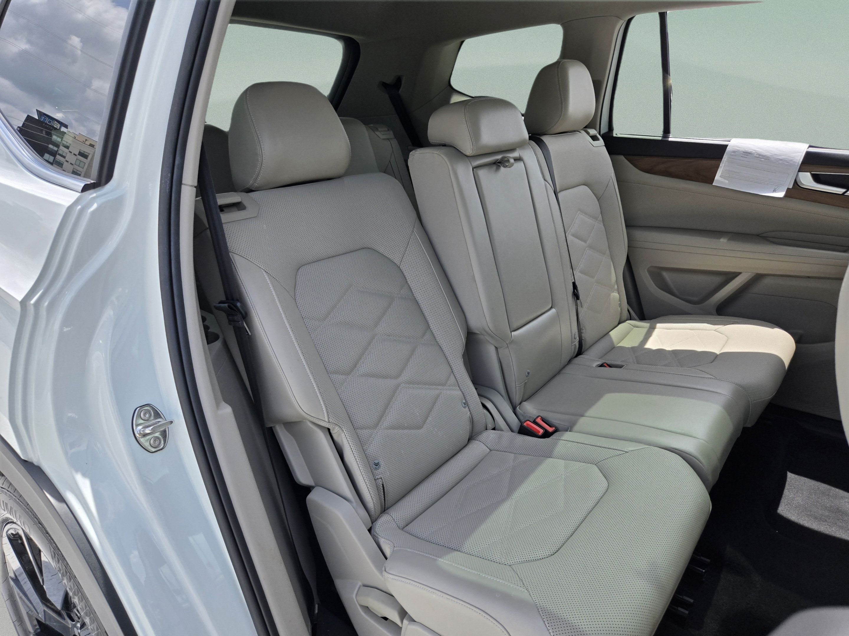 Used 2024 Volkswagen Atlas SE w/ Panoramic Sunroof Package AWD/4WD image 26