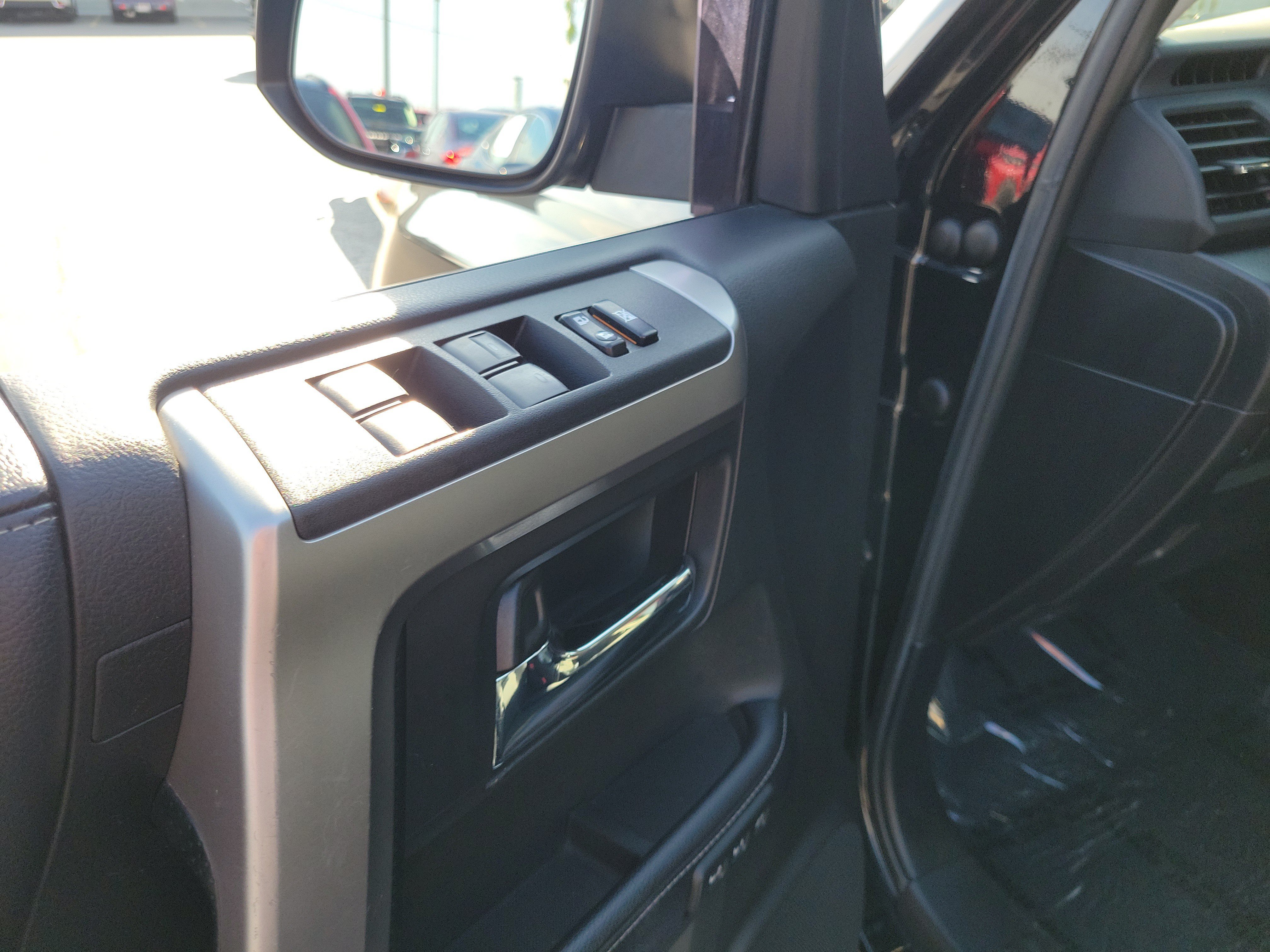 Used 2018 Toyota 4Runner Limited AWD/4WD image 18