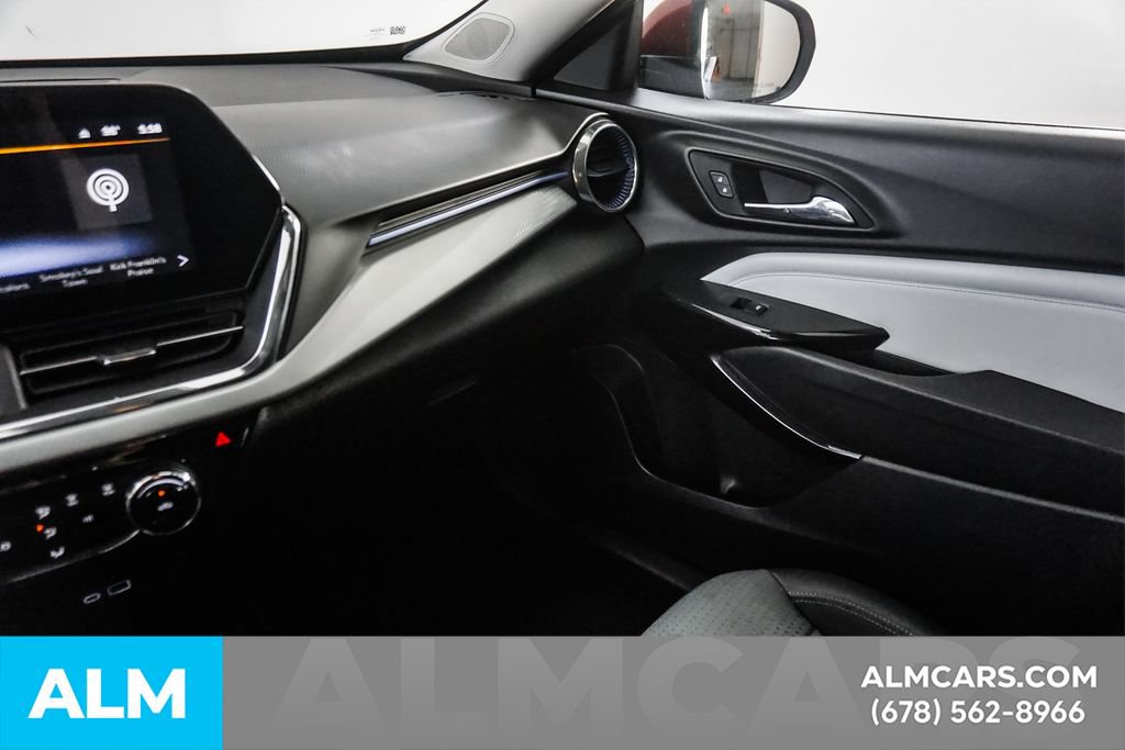 Used 2025 Chevrolet Trax LT FWD image 40