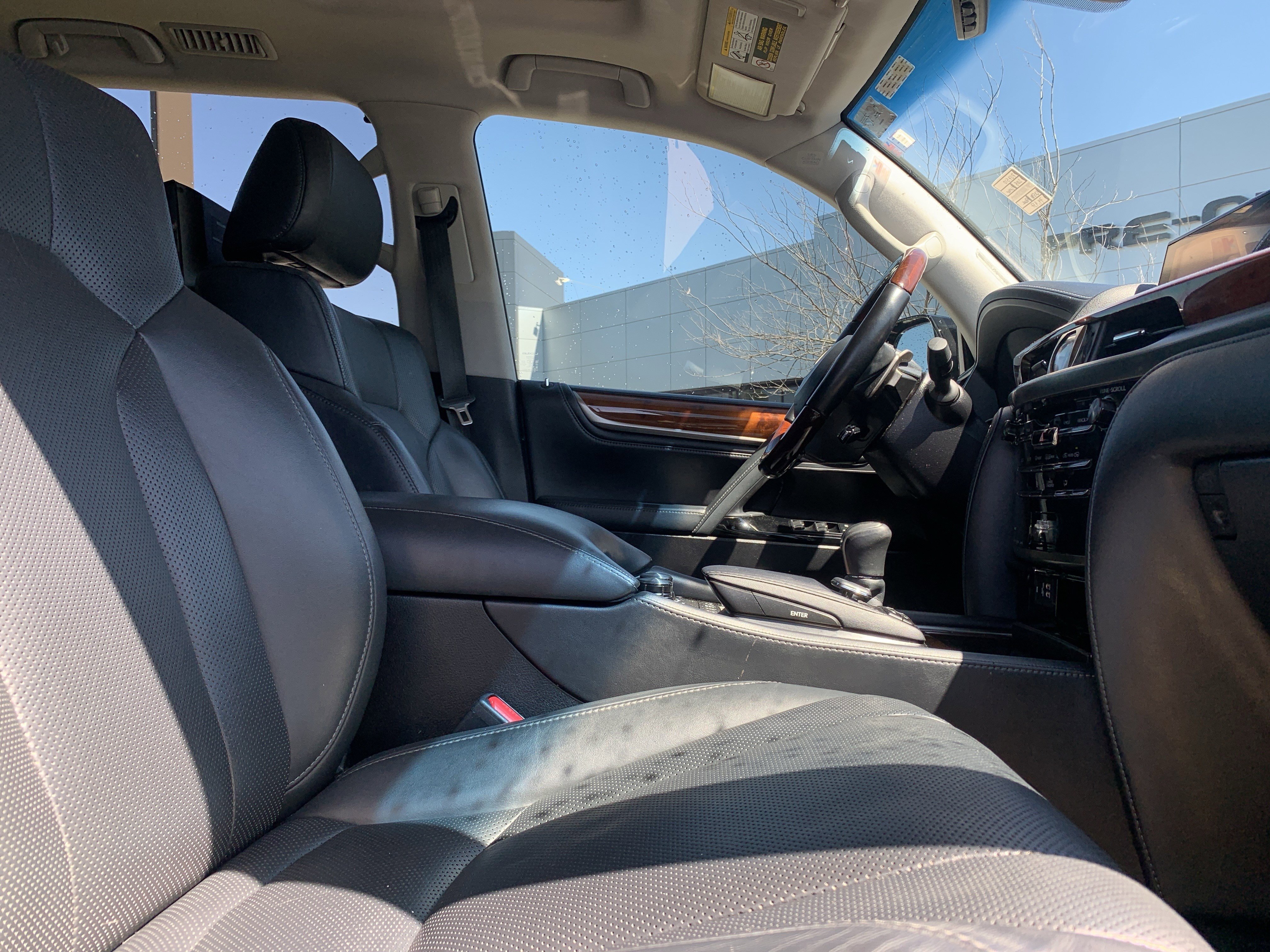 Used 2018 Lexus LX 570 4WD w/ Luxury Package image 35
