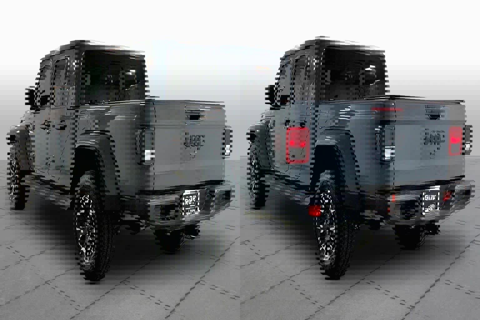 Used 2025 Jeep Gladiator Sport w/ Premium Package image 11