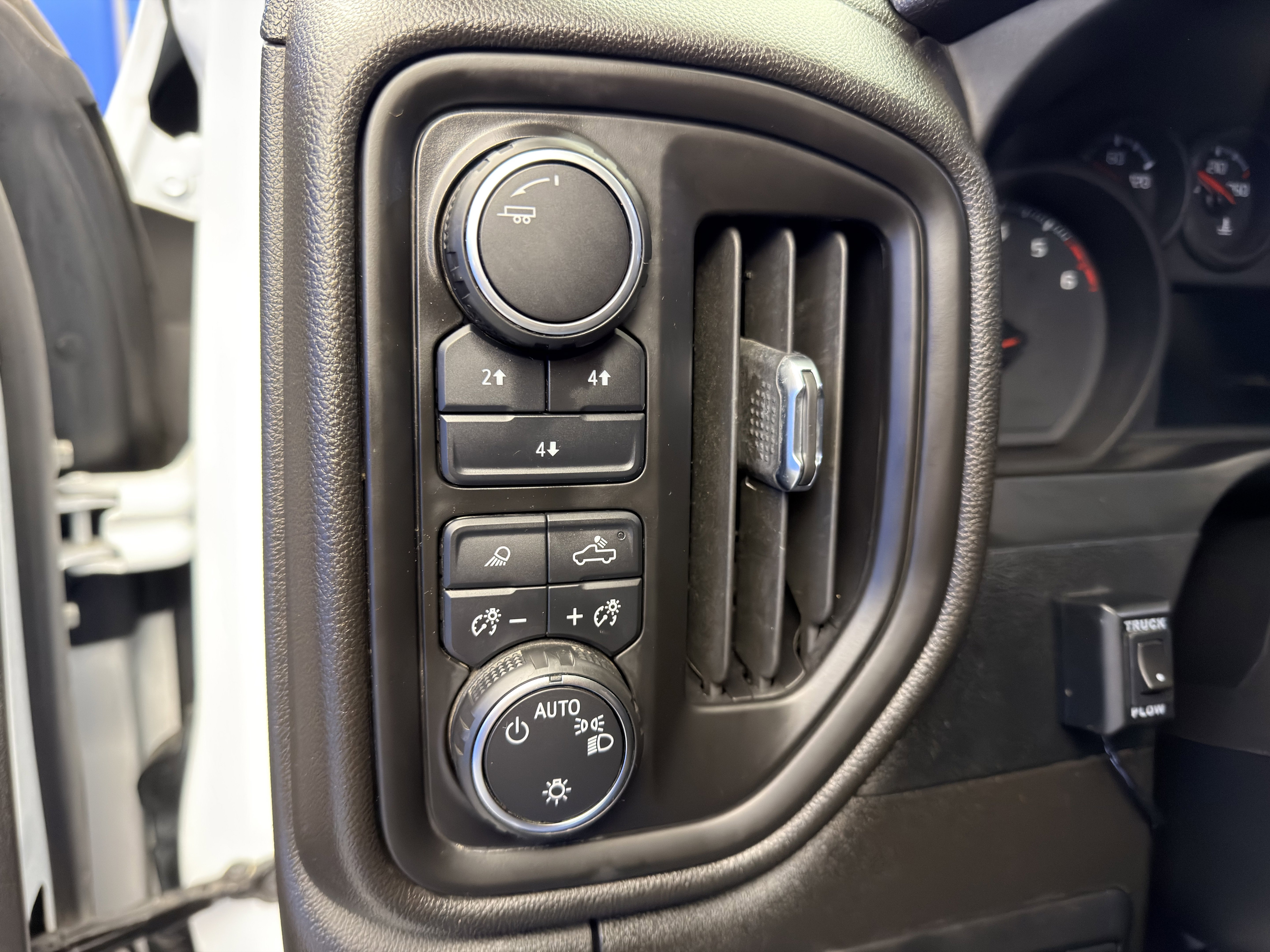 Used 2024 Chevrolet Silverado 2500 Custom w/ Custom Value Package image 15