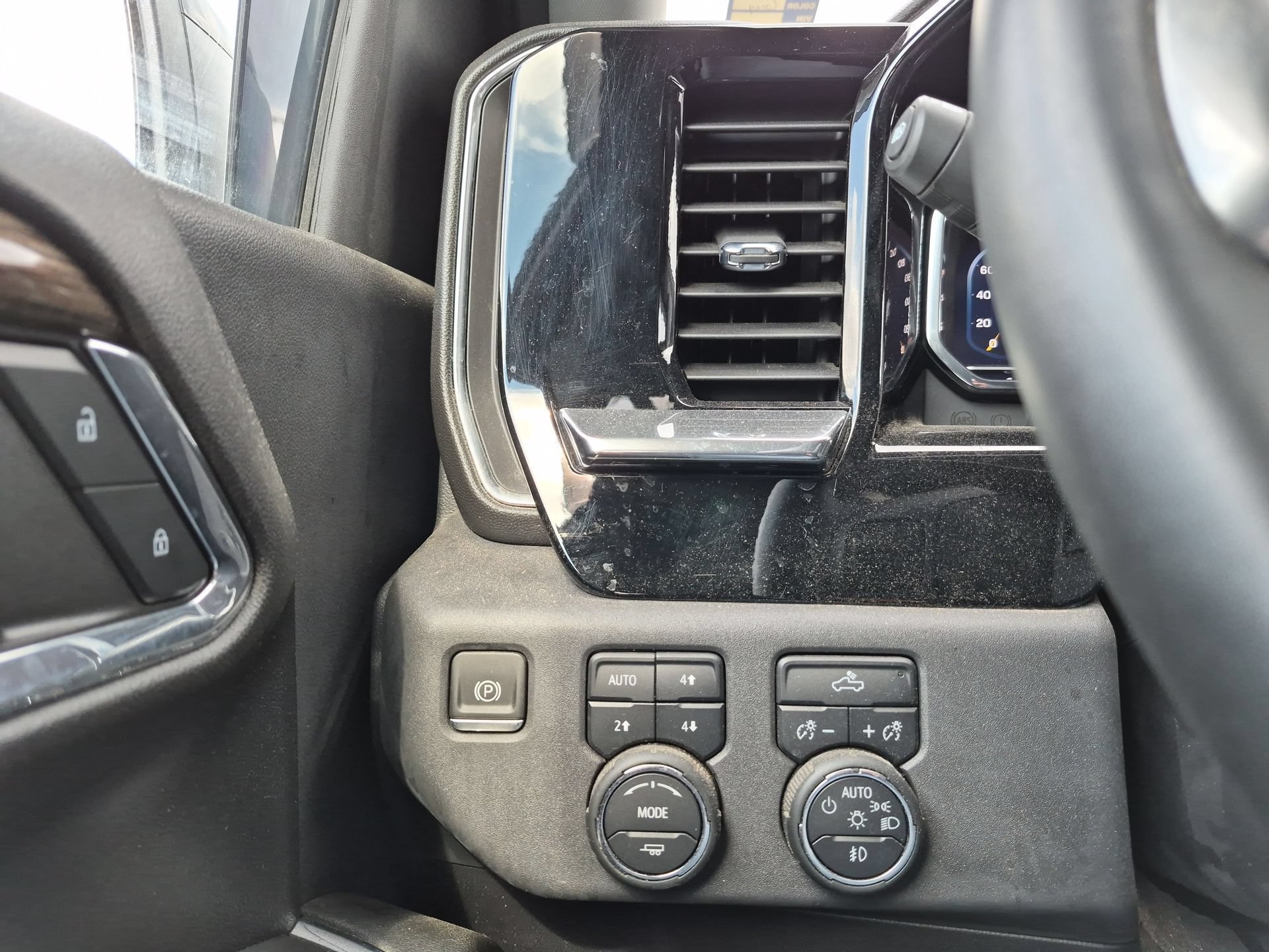 Certified 2024 Chevrolet Silverado 1500 RST w/ Z71 Off-Road Package AWD/4WD image 18