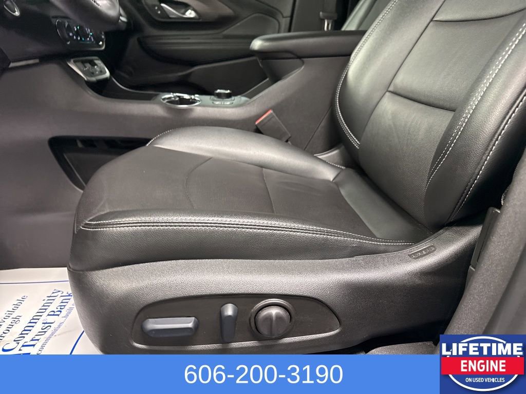 Used 2024 GMC Terrain SLT image 25