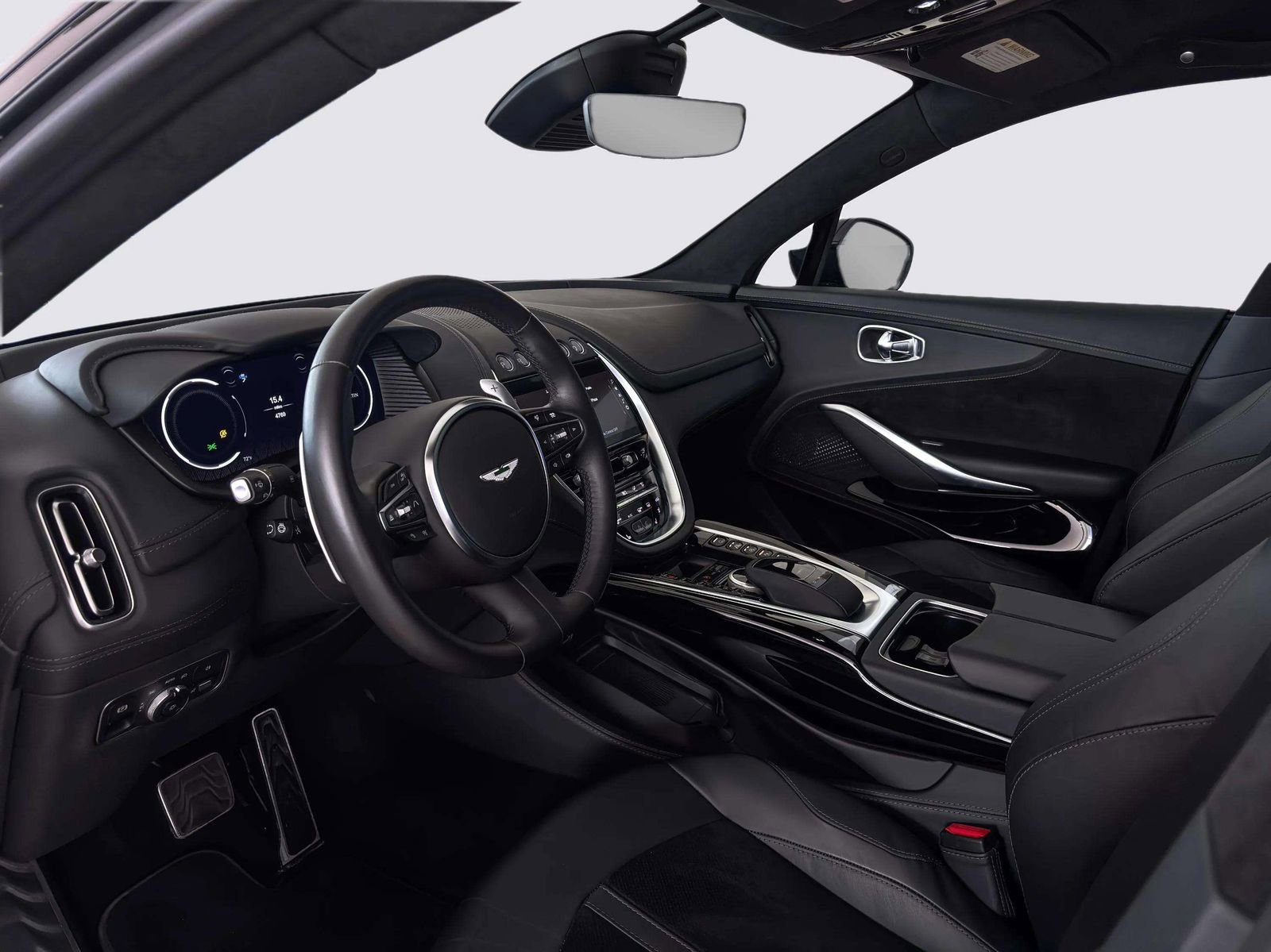 Used 2024 Aston Martin DBX image 21