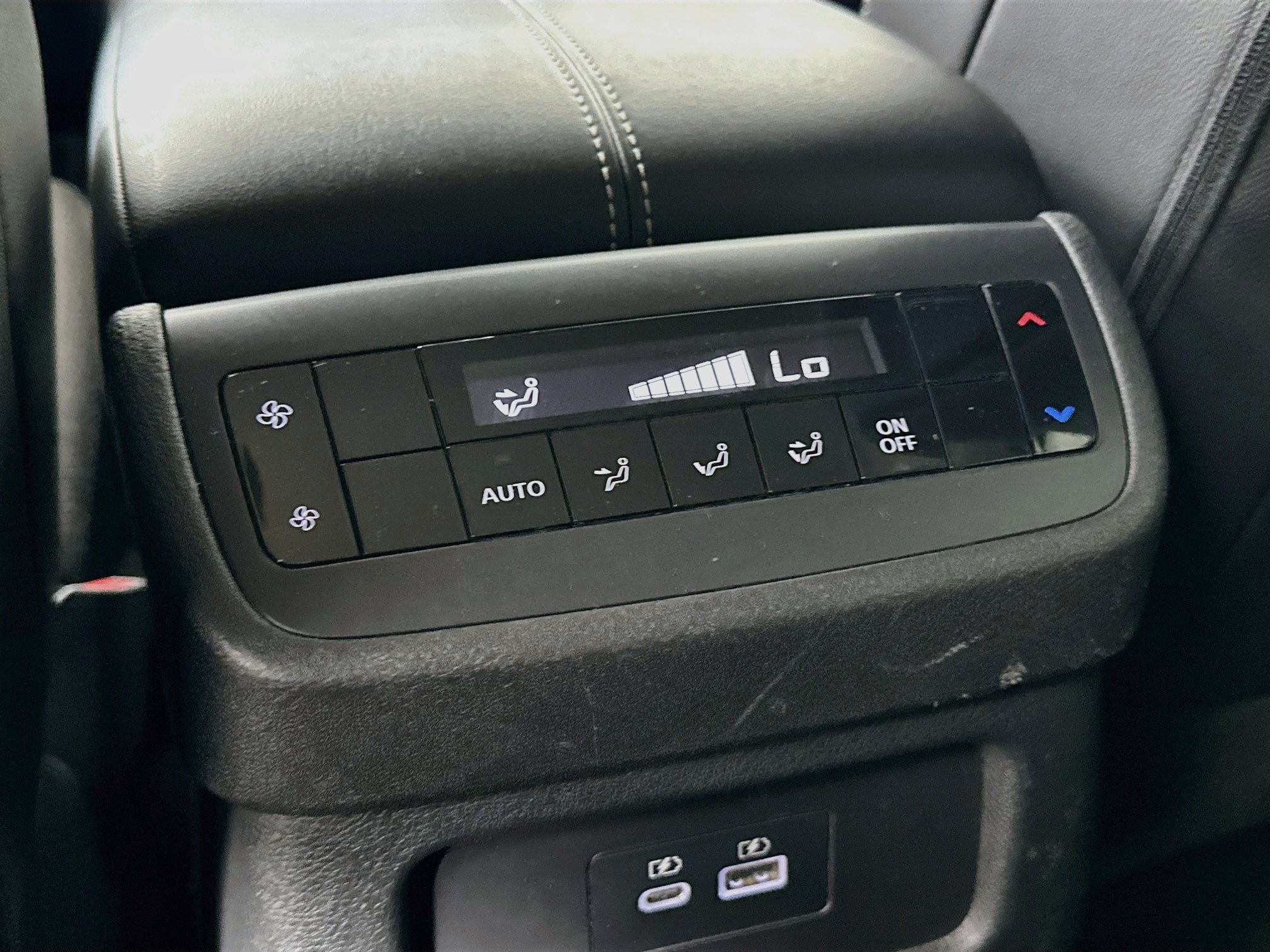 Used 2023 Nissan Pathfinder SL AWD/4WD image 32