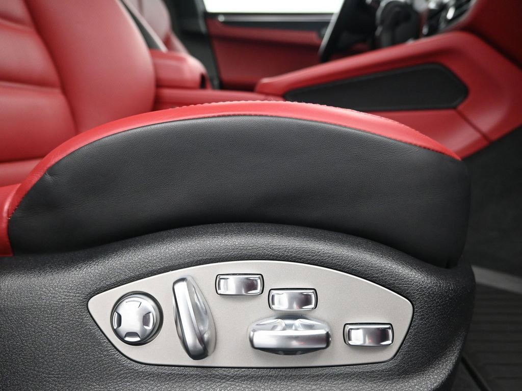 Certified 2023 Porsche Macan GTS image 15