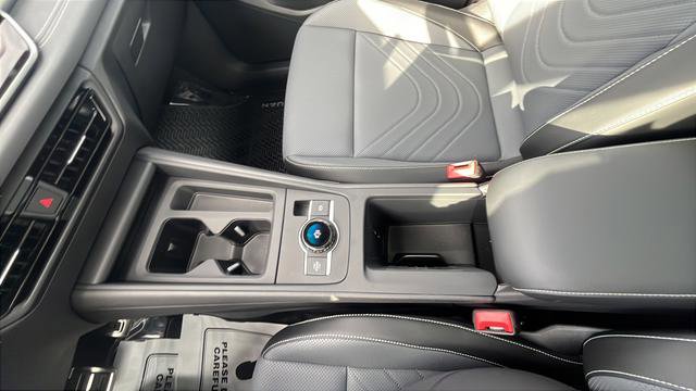 New 2026 Volkswagen Tiguan SE R-Line AWD/4WD image 17