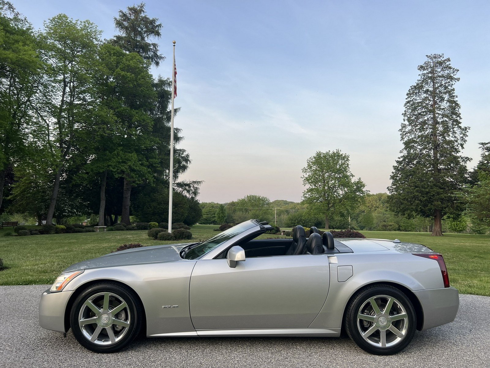 Used 2004 Cadillac XLR RWD image 6