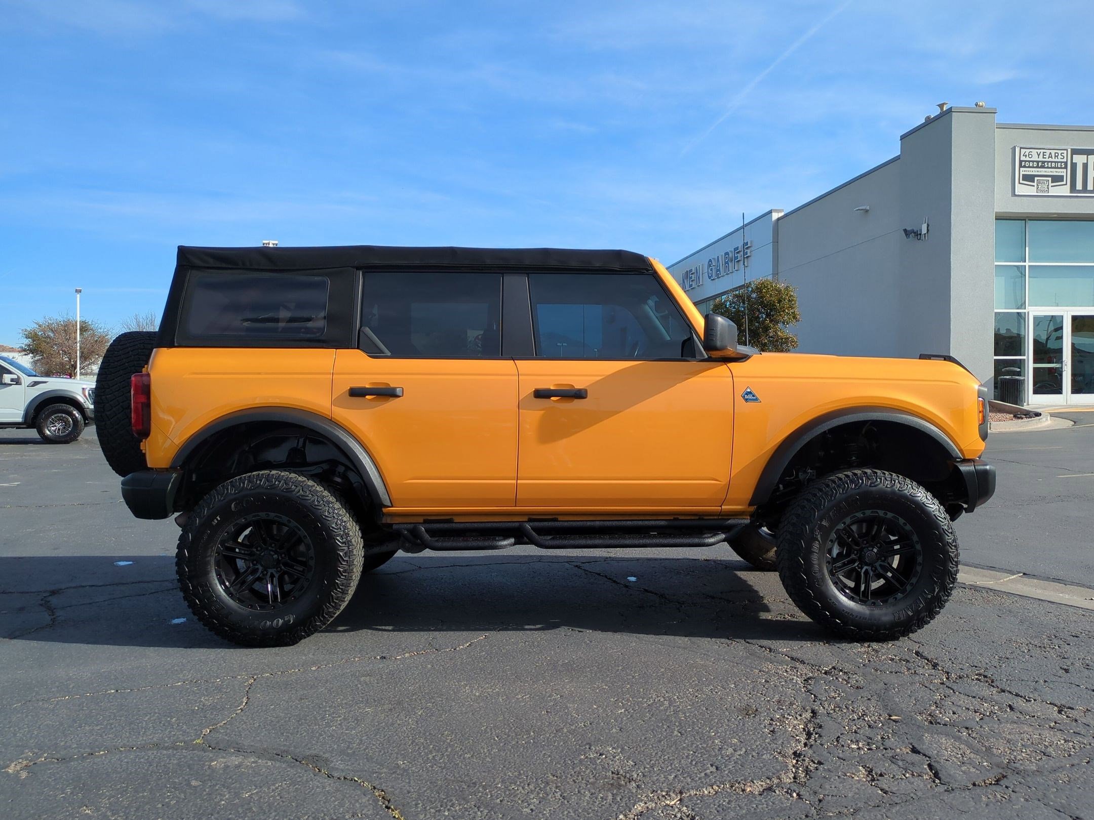 Used 2022 Ford Bronco Black Diamond image 2