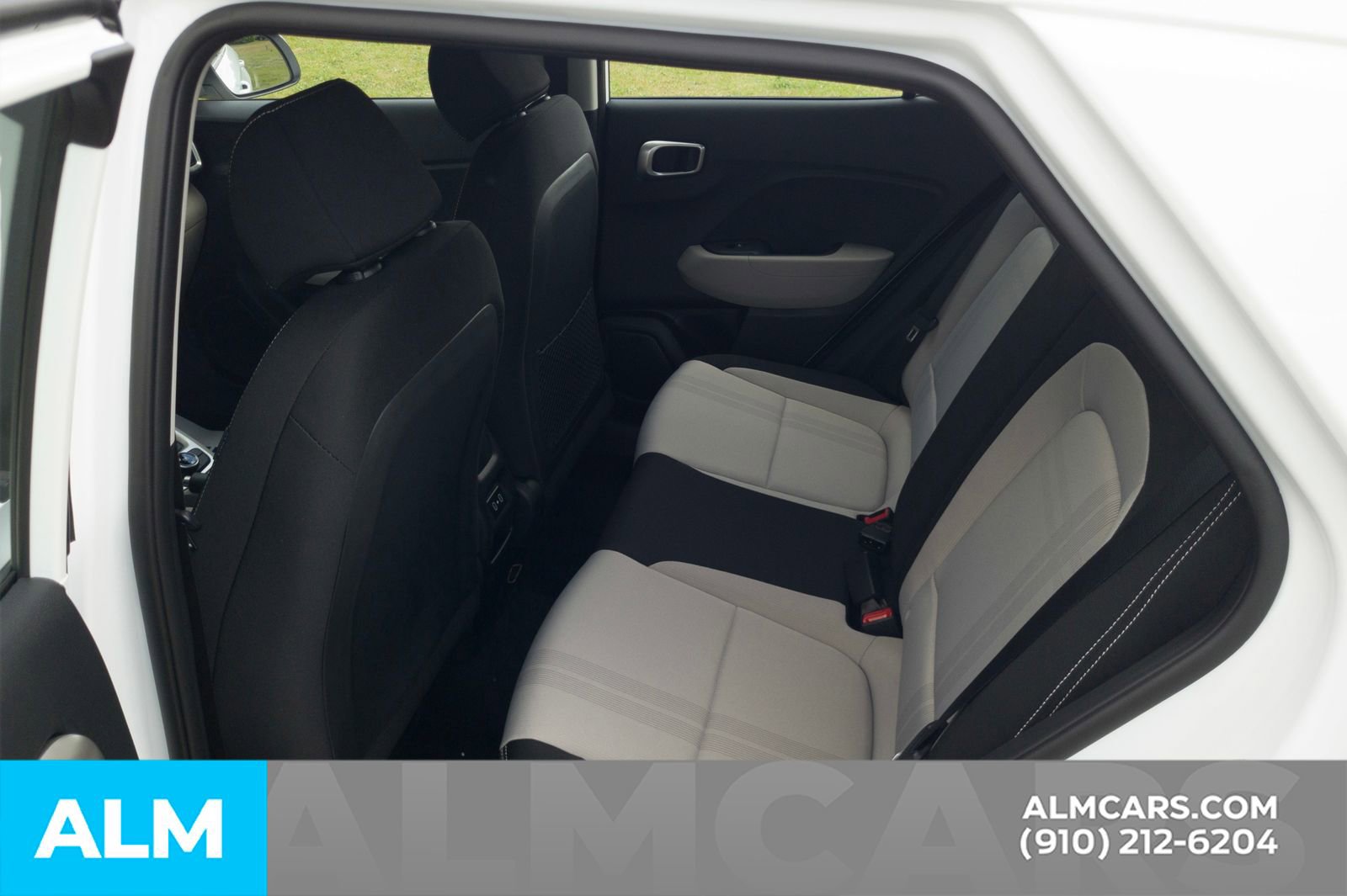 Certified 2025 Hyundai Venue SEL image 18