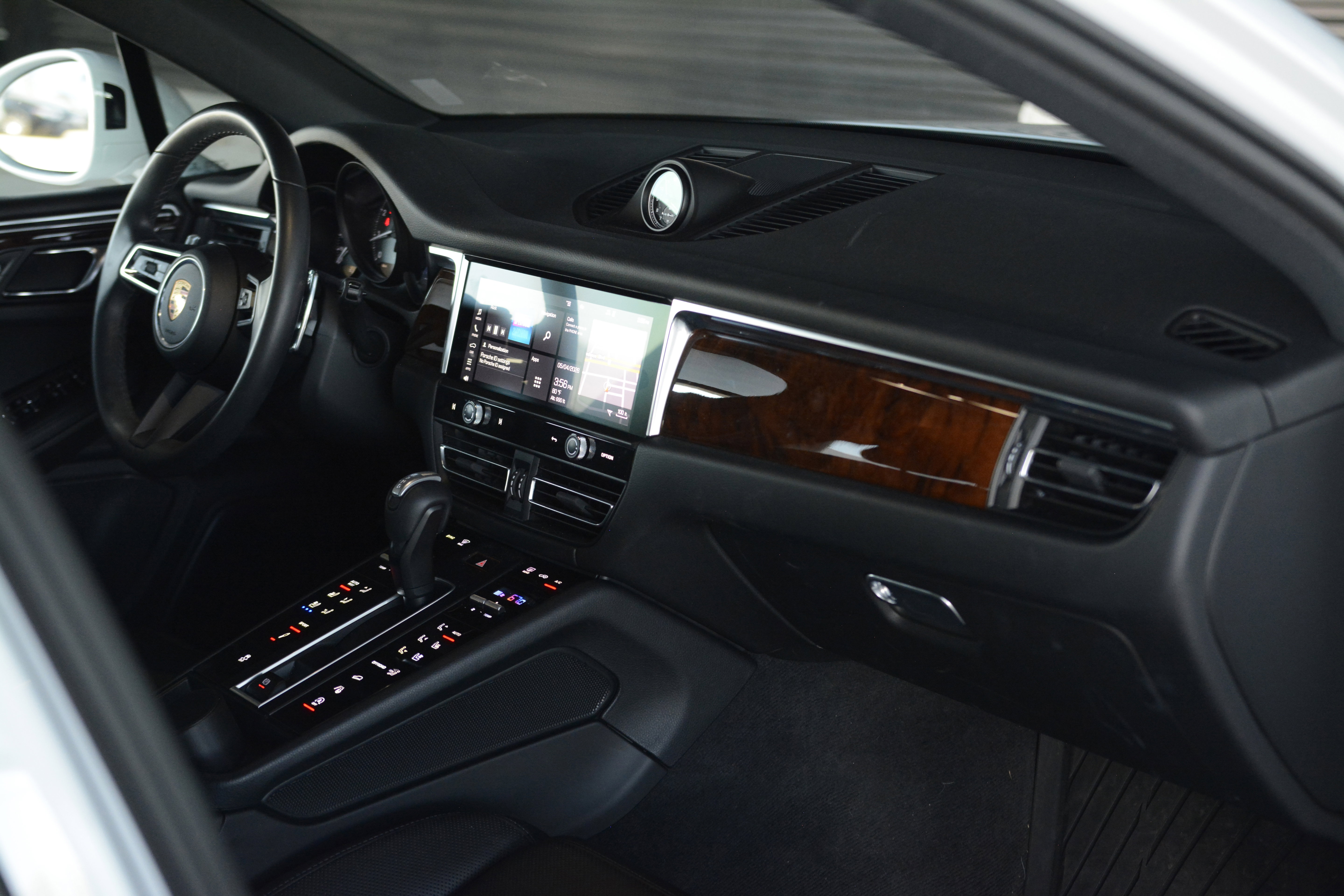 Certified 2022 Porsche Macan S AWD/4WD image 29