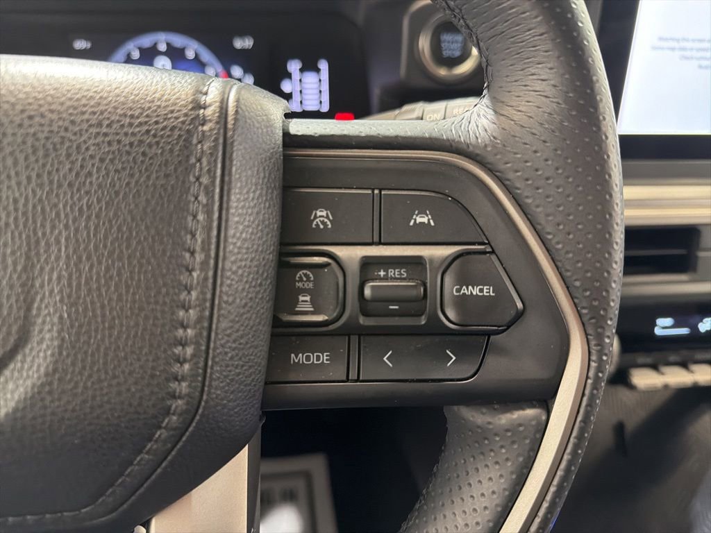 Used 2025 Toyota 4Runner SR5 AWD/4WD image 33