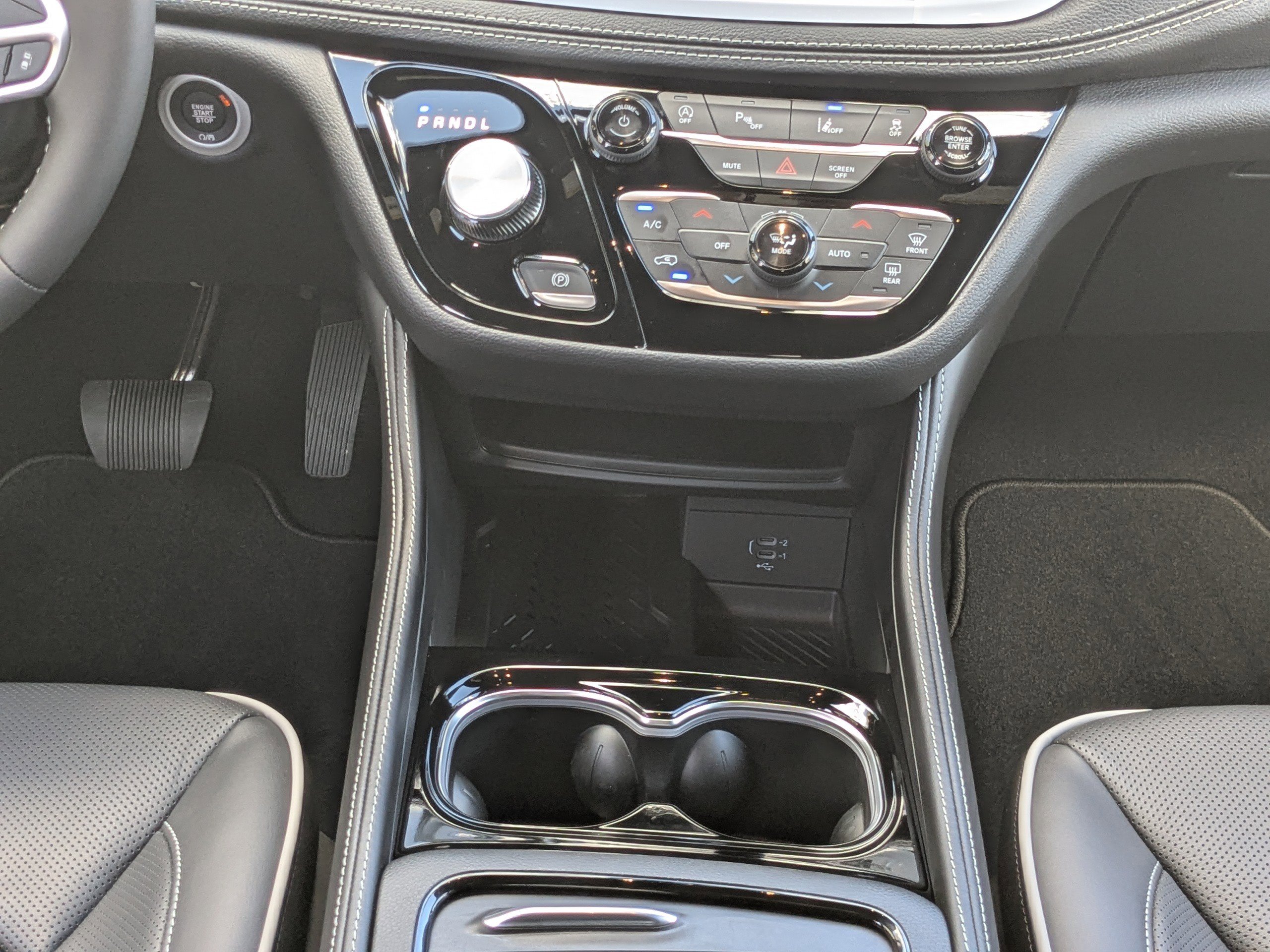 New 2026 Chrysler Pacifica Limited image 17