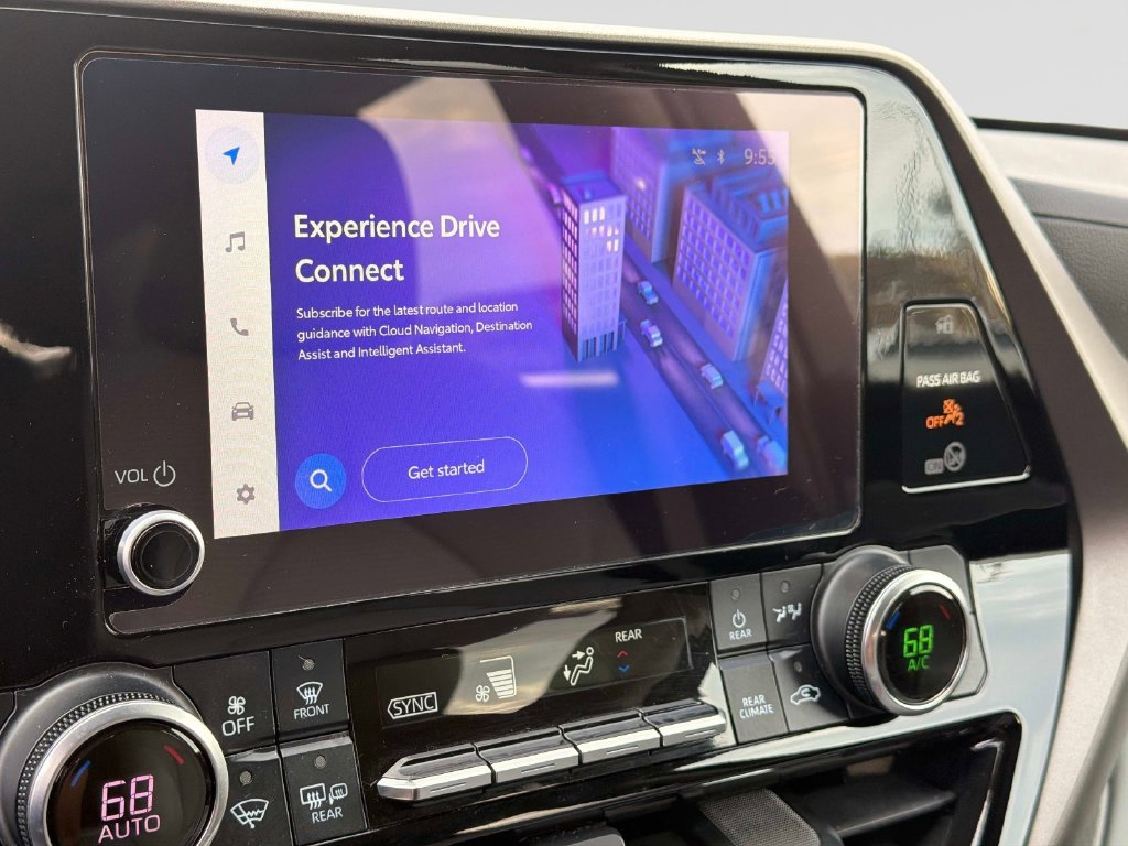Used 2023 Toyota Highlander L FWD image 25