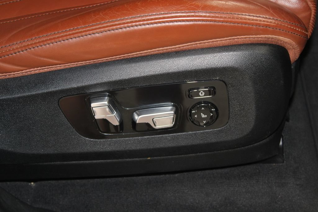 Used 2021 BMW X7 M50i w/ Executive Package AWD/4WD image 29
