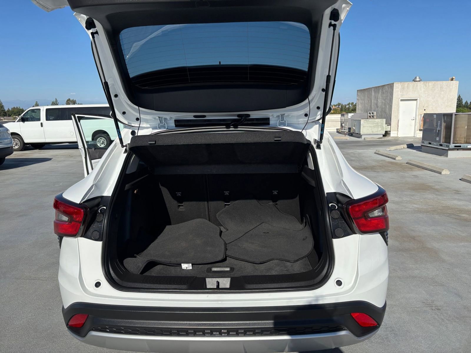Used 2025 Chevrolet Trax LT FWD image 30