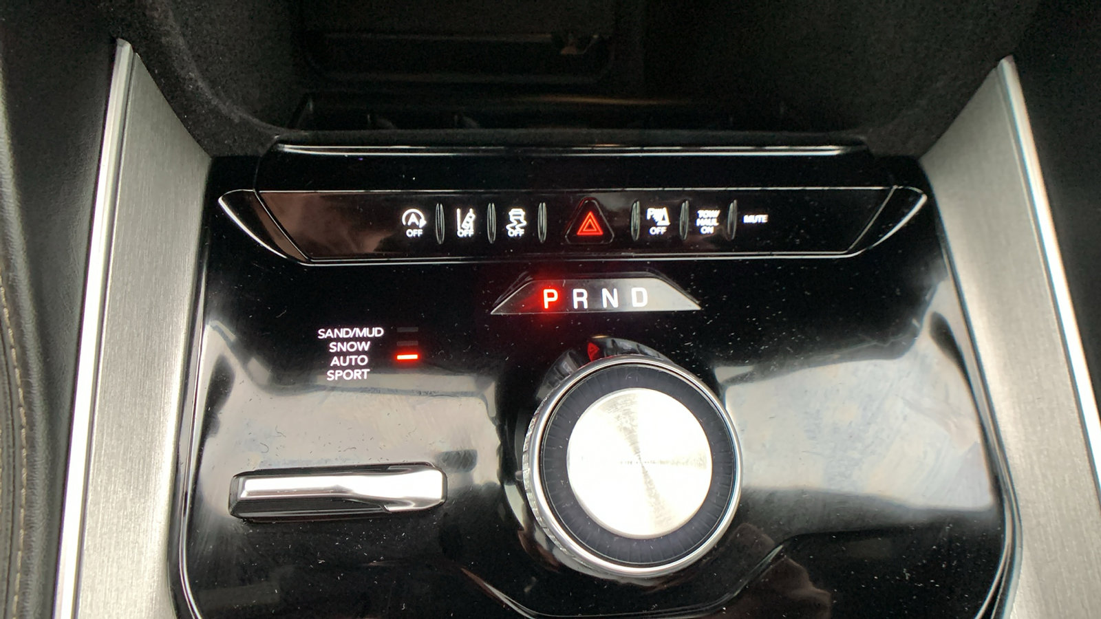 Used 2025 Jeep Wagoneer 4WD image 20