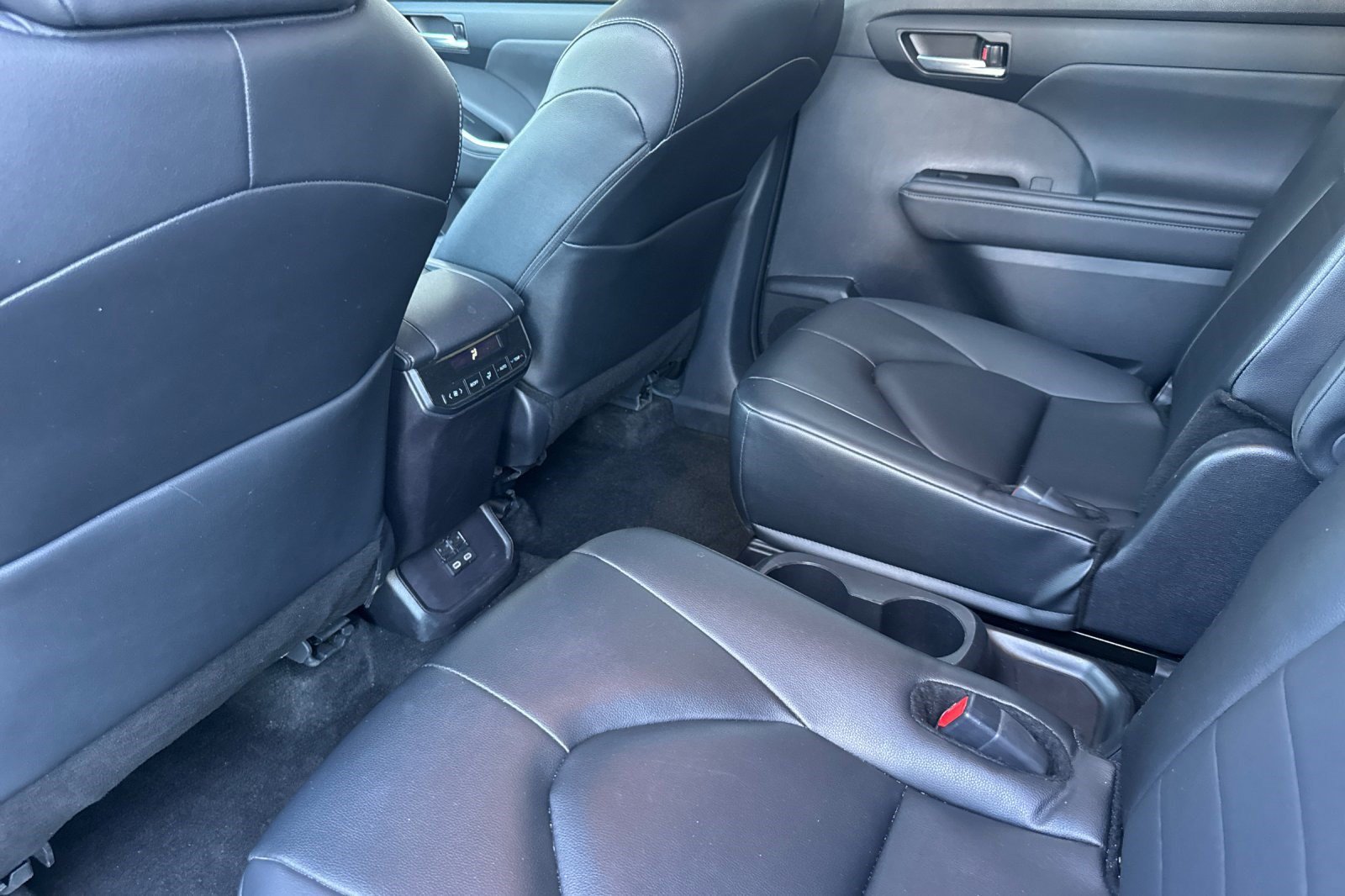 Used 2026 Toyota Highlander XLE AWD/4WD image 26