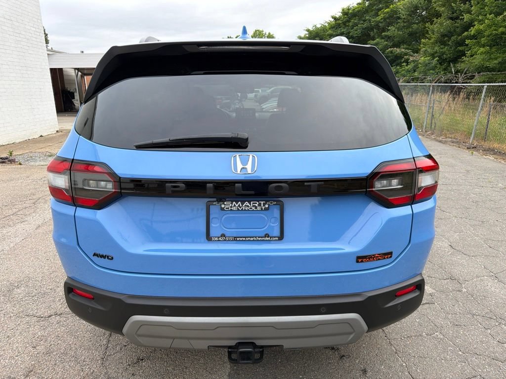 Used 2025 Honda Pilot TrailSport image 3